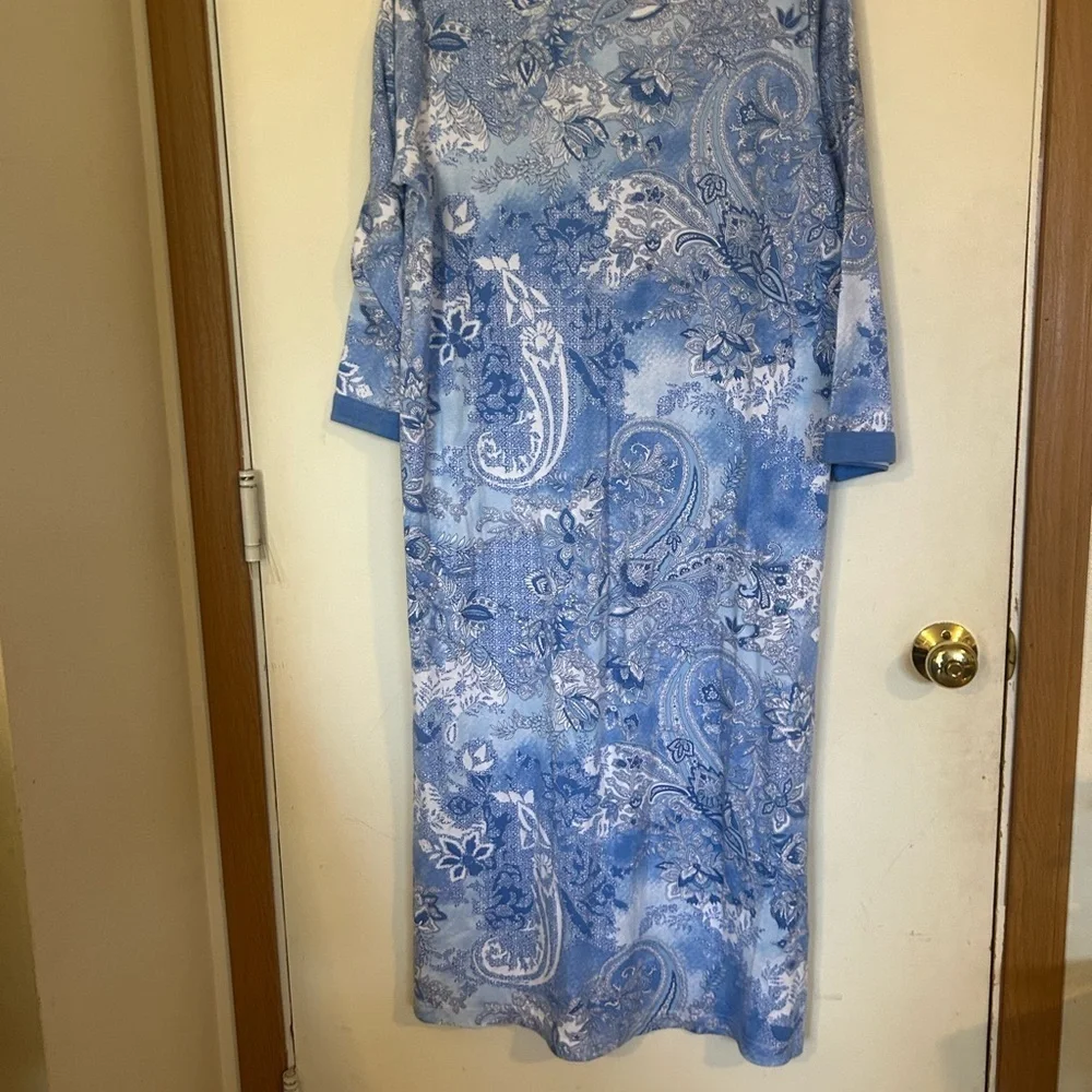 Miss Elaine Relax Blue and White Paisley Floral Zip House Coat Medium